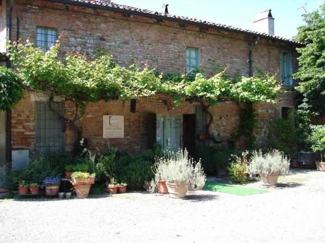 Locale Commerciale in affitto a Madonna del Pilastro, Gragnano Trebbiense