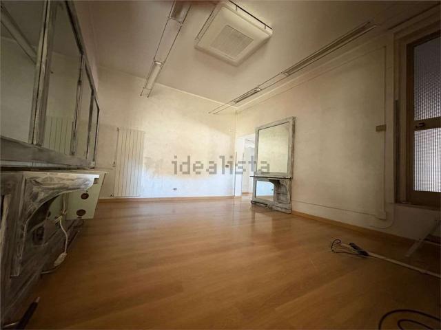 Locale Commerciale in affitto a Ponterio, Todi