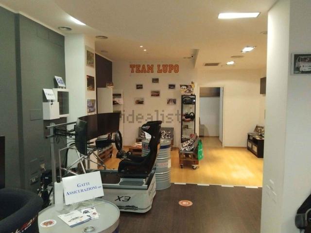 Locale Commerciale in affitto a Appennino Reggiano, Re