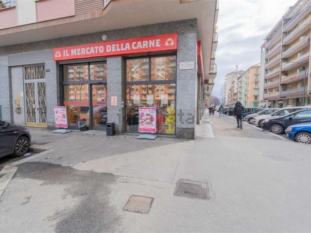 Locale Commerciale in affitto a Circoscrizione 2, Piemonte