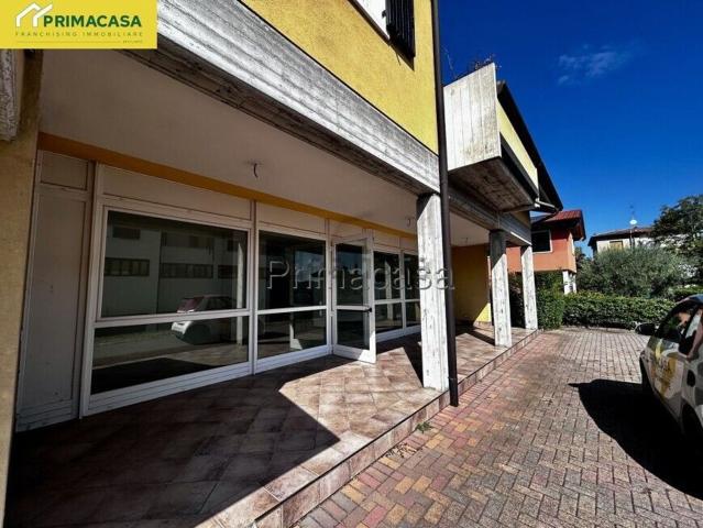 Locale Commerciale in affitto a Pedemonte, San Pietro in Cariano