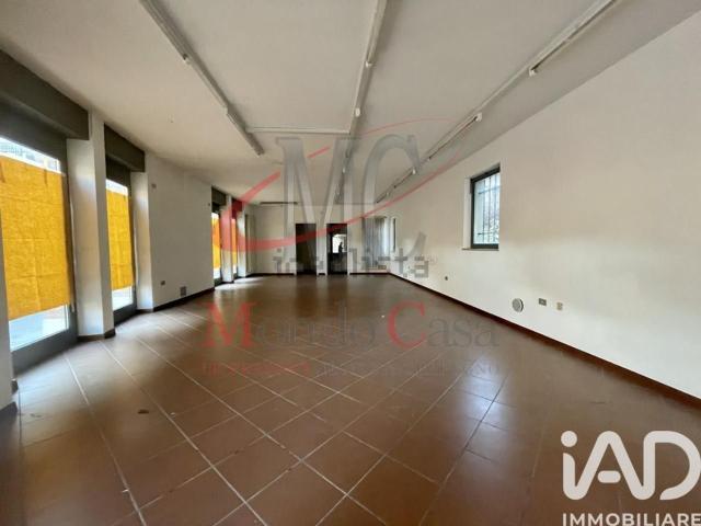 Locale Commerciale in affitto a Comunità della Vallagarina, Borgo Sacco