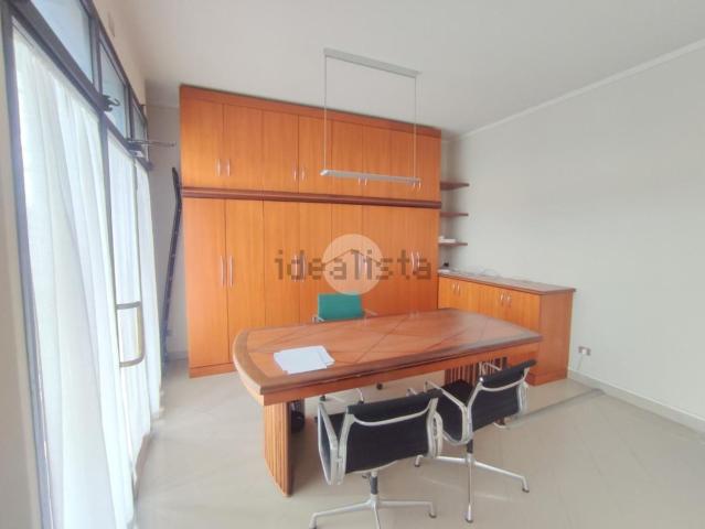 Locale Commerciale in affitto a Castrezzato, Lombardia