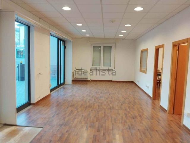 Locale Commerciale in affitto a Appennino Reggiano, Re