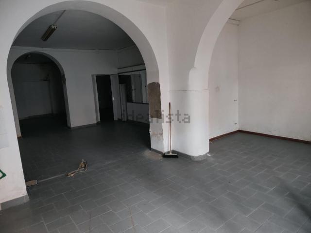 Locale Commerciale in affitto a Livorno, Toscana
