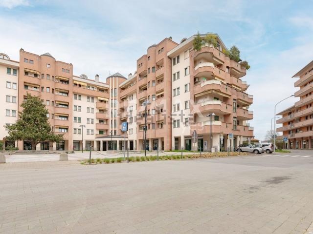 Locale Commerciale in affitto a Cassina Pertusella, Caronno Pertusella