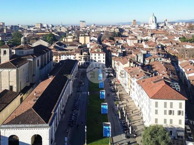 Locale Commerciale in affitto a Zona Centro, Brescia