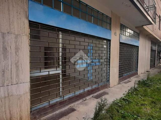 Locale Commerciale in affitto a Zona Sud, Brescia