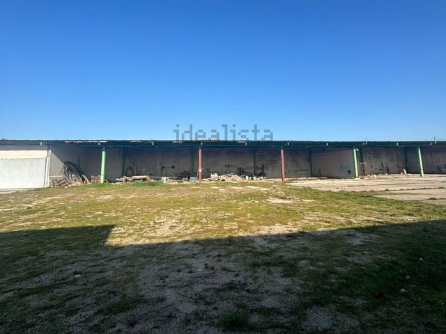 Locale Commerciale in affitto a San Cipriano D'aversa, Campania