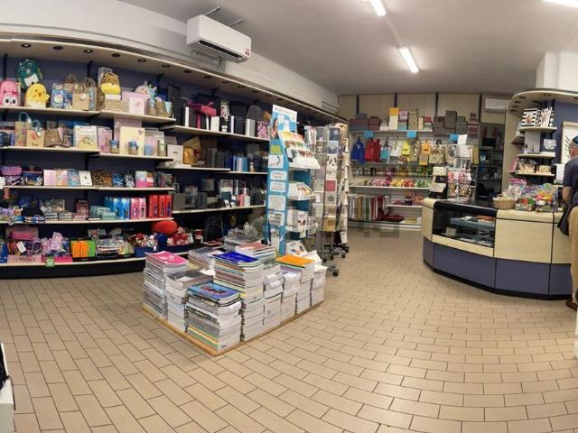 Locale Commerciale in affitto a Morciano Di Romagna, Reggio Emilia