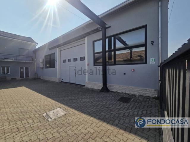 Locale Commerciale in affitto a Meda, Lombardia