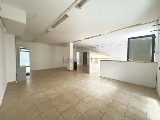 Locale Commerciale in affitto a Puglia, Taranto