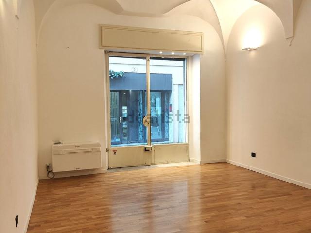 Locale Commerciale in affitto a Biumo Superiore, Varese