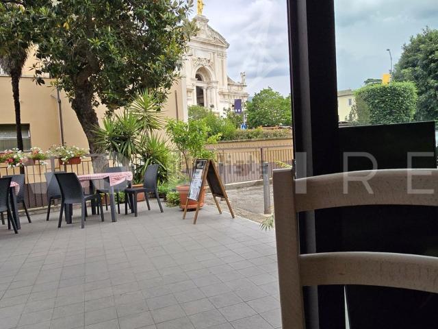 Locale Commerciale in affitto a Santa Maria degli Angeli, Assisi