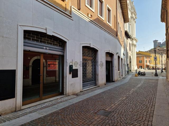 Locale Commerciale in affitto a Montichiari, Lombardia