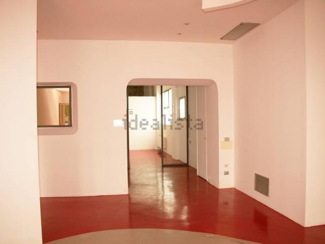 Locale Commerciale in affitto a Giotto, Palazzo Del Pero