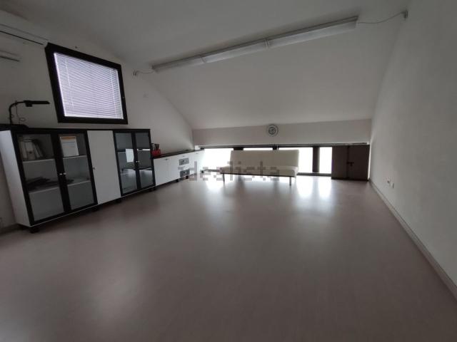 Locale Commerciale in affitto a Rubano, Veneto