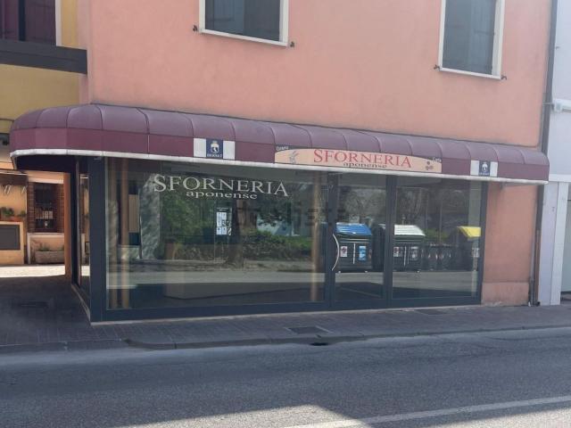 Locale Commerciale in affitto a Abano Terme Bagni, Veneto