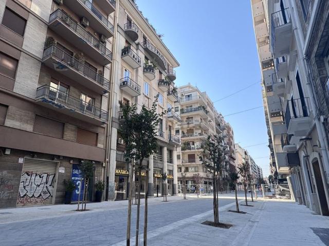Locale Commerciale in affitto a Municipio 1, Puglia