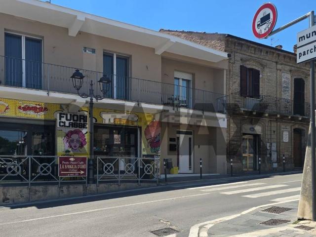 Locale Commerciale in affitto a Ripattoni Vecchio, Cepagatti