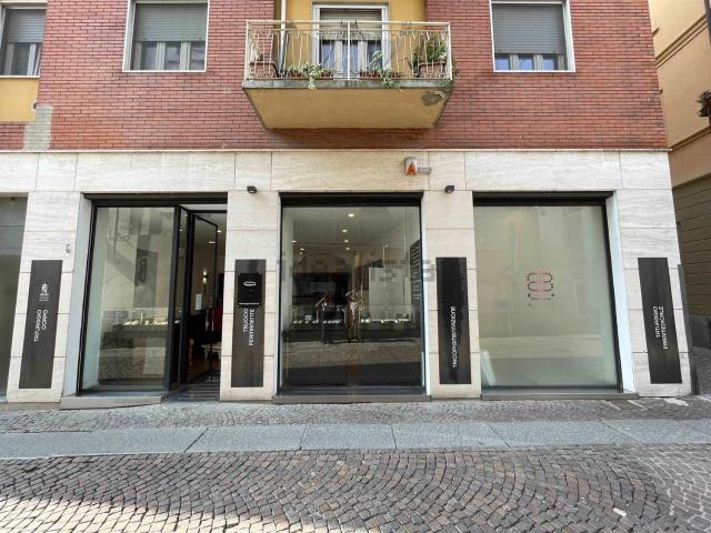 Locale Commerciale in affitto a Piemonte, Alessandria
