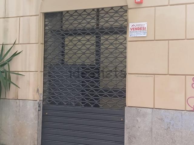 Locale Commerciale in affitto a I Circoscrizione, Palermo