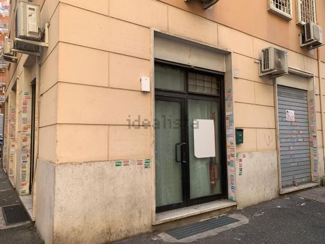 Locale Commerciale in affitto a Municipio Roma V, Roma Capitale