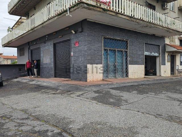 Locale Commerciale in affitto a Colle del Sole, Roma Capitale