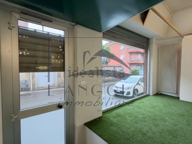 Locale Commerciale in affitto a Casorezzo, Lombardia