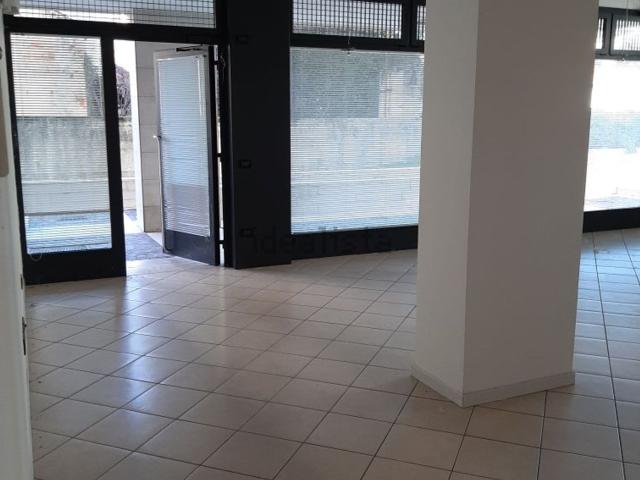 Locale Commerciale in affitto a Monticella, Conegliano