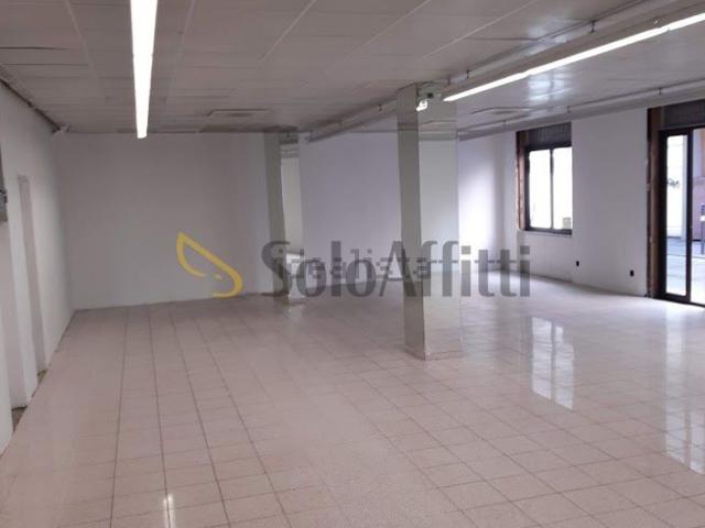 Locale Commerciale in affitto a Unione di Comuni della Romagna Forlivese, Quattro