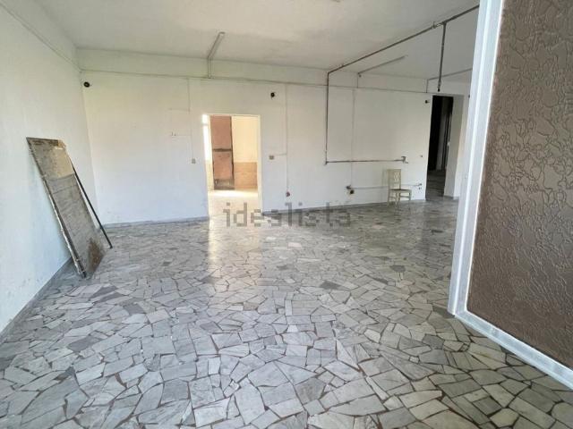Locale Commerciale in affitto a Calvizzano, Campania