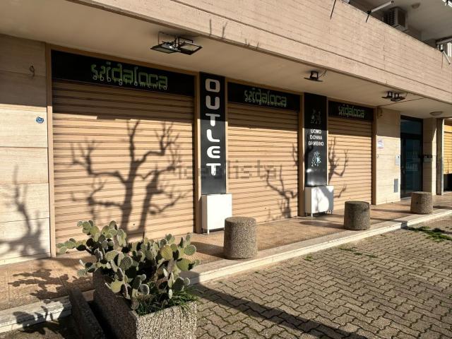 Locale Commerciale in affitto a Puglia, Bari