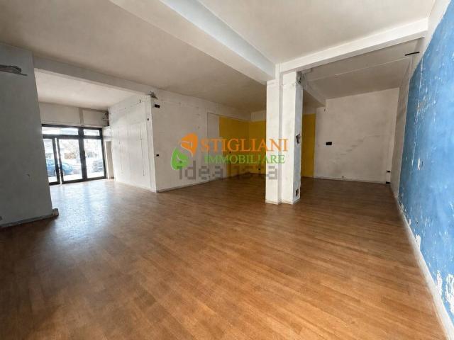 Locale Commerciale in affitto a Campobasso, Molise