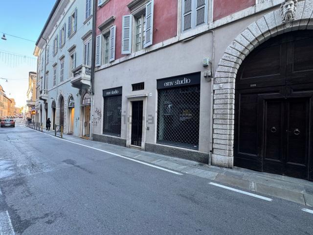 Locale Commerciale in affitto a Zona Centro, Brescia
