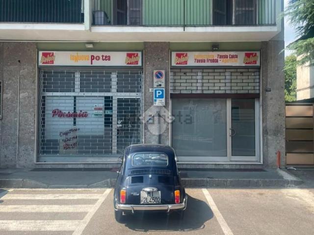Locale Commerciale in affitto a Cerro Maggiore, Lombardia