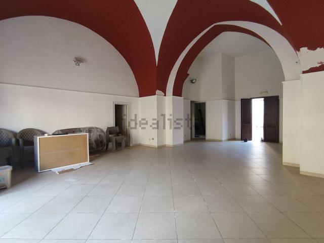 Locale Commerciale in affitto a Puglia, Lecce