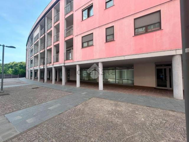 Locale Commerciale in affitto a Borgo Nuovo, Banchette