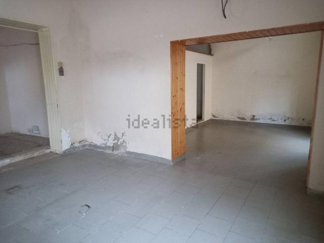 Locale Commerciale in affitto a Casciana Terme Lari, Parlascio