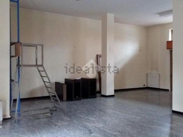 Locale Commerciale in affitto a Zona Sud, Brescia