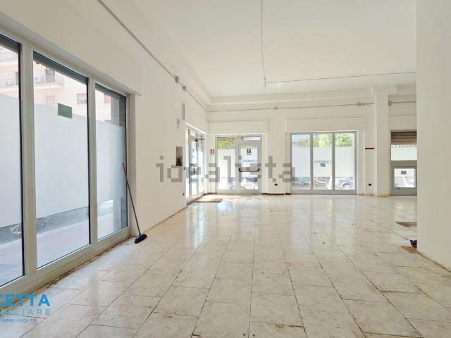 Locale Commerciale in affitto a Puglia, Taranto