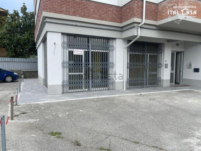 Locale Commerciale in affitto a Pieve A Nievole, Toscana