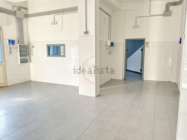 Locale Commerciale in affitto a Aci Santa Lucia, Aci Catena