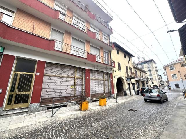 Locale Commerciale in affitto a Piemonte, Novara