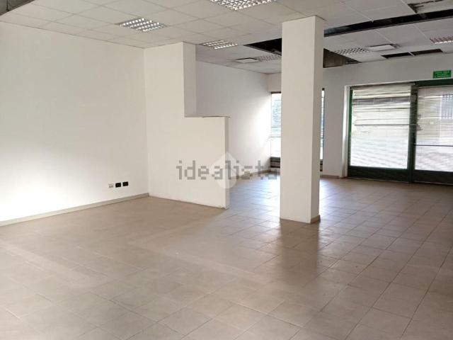 Locale Commerciale in affitto a Zona Omogenea Milano Nord, Sesto San Giovanni