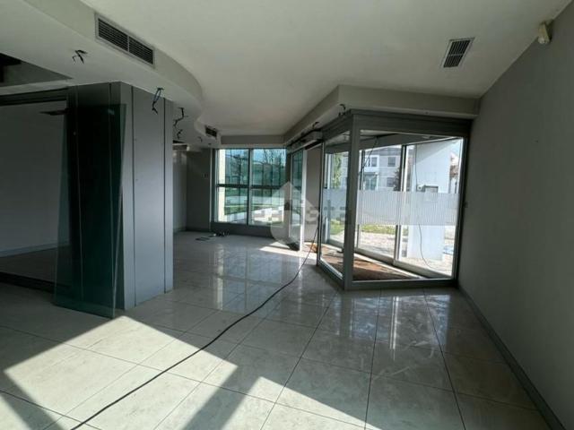 Locale Commerciale in affitto a Trescore Balneario, Lombardia