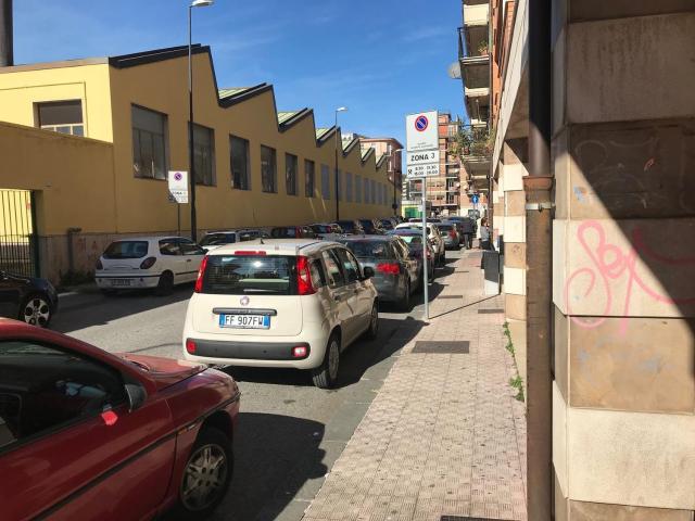 Locale Commerciale in affitto a Avellino, Campania