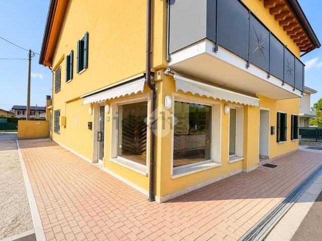 Locale Commerciale in affitto a Curtarolo, Veneto