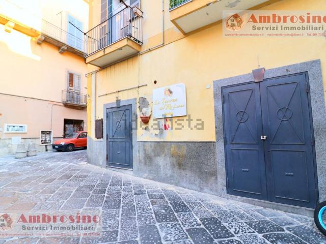 Locale Commerciale in affitto a Rione Ortodonico, Pozzuoli