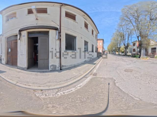 Locale Commerciale in affitto a Portomaggiore, Reggio Emilia
